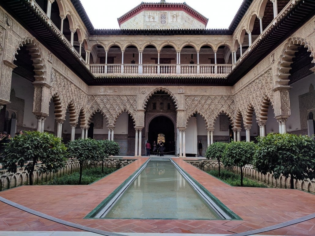 jardines de los alcázares de sevilla