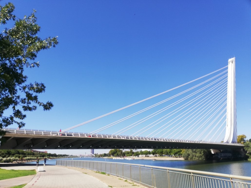 Sevilla y sus puentes más espectaculares. Del 1er puente de barcas a los puentes de la Expo 92