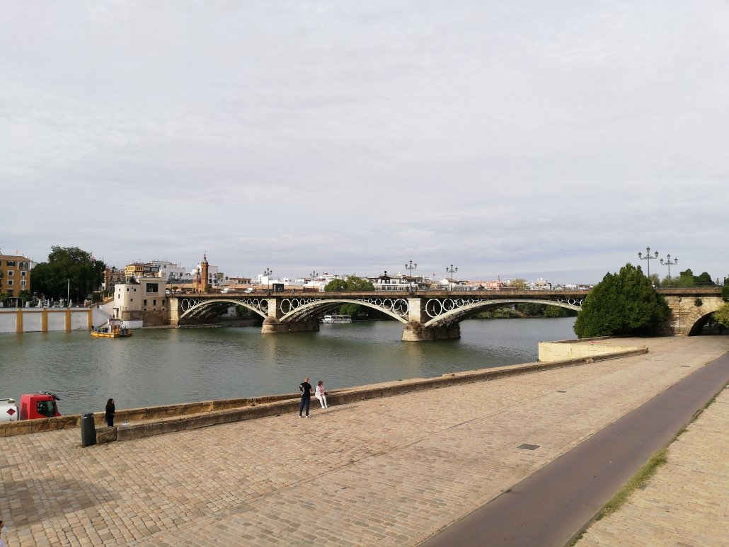 Sevilla y sus puentes más espectaculares. Del 1er puente de barcas a los puentes de la Expo 92